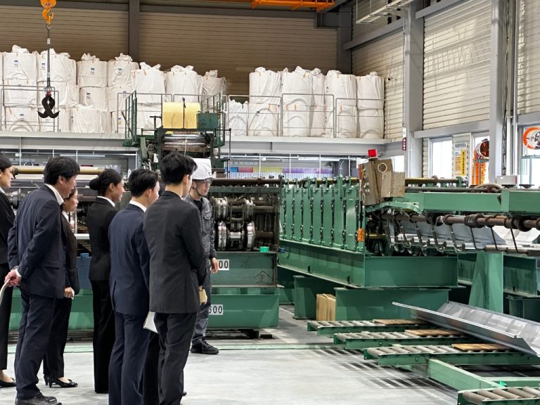 板金加工の現場を紹介