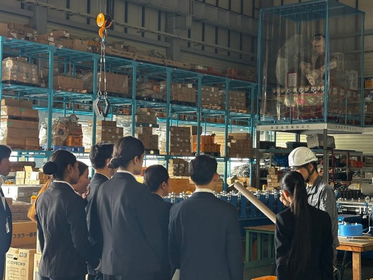 工場内を見学