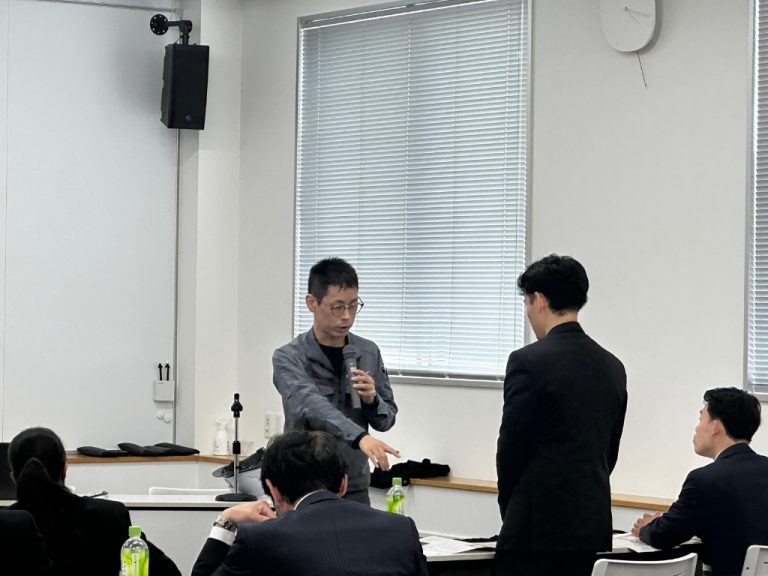 学生の皆さんから積極的に質問が寄せられました