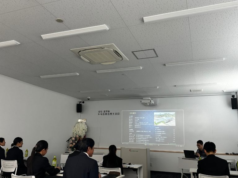 企業理念や各部署の役割を紹介。